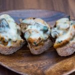 Crostini di mozzarella e funghi. Esperienza sensoriale